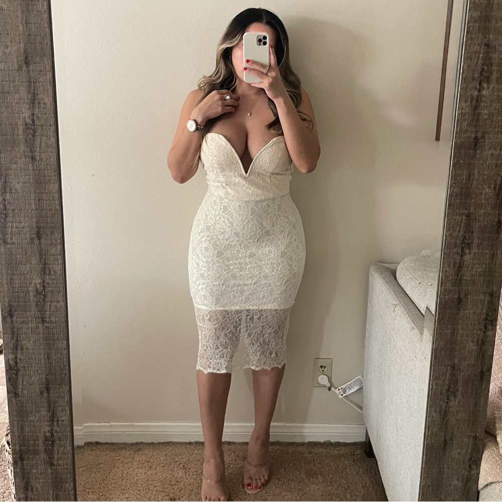Beautiful lace strapless Ivory dress